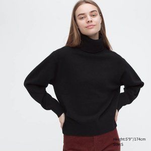 UNIQLO Premium Lambswool Turtleneck Sweater